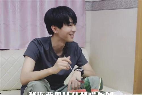 王俊凯吃瓜的视频,揭秘娱乐圈幕后故事